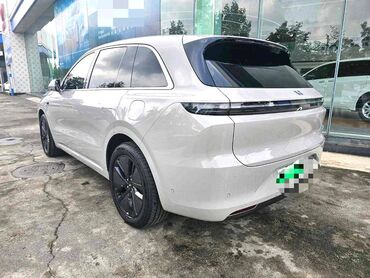 Другой электротранспорт: Электромобиль-кроссовер (5 дверей, 5 мест) в светло-сером цвете — 6