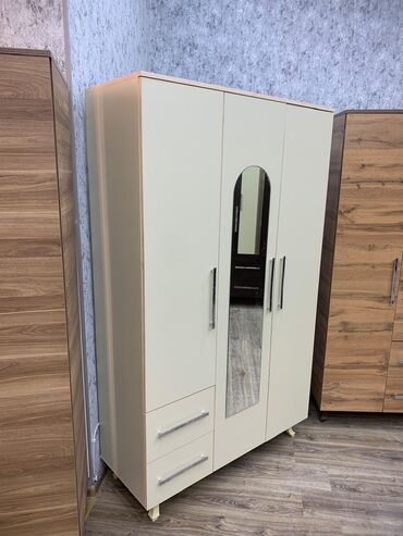 Dolablar: Yeni, Açılan, 3 qapılı Düz dolab, Dolab-asılqan, Rusiya — 12