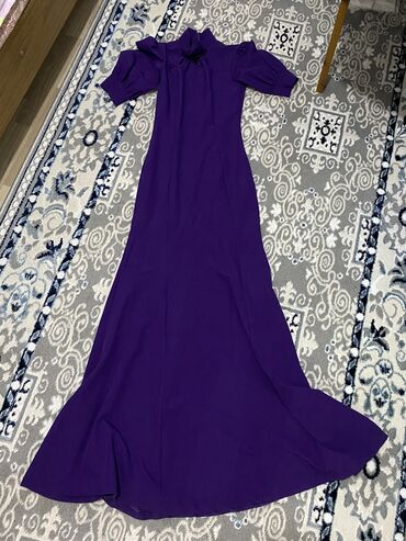 фиолетовое длинное платье: Повседневное платье