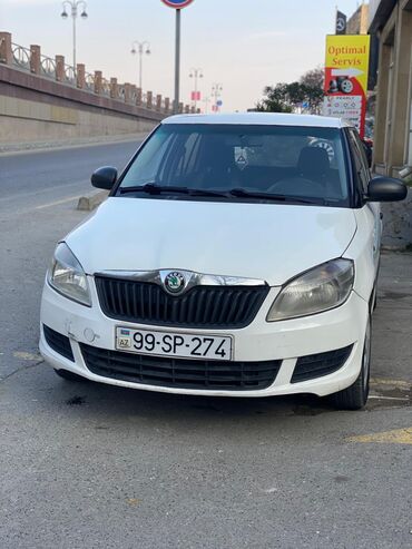 Skoda: Skoda Fabia, ağ rəng, 5 qapılı hetçbek. Texniki və daxili — 1