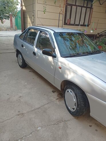 Daewoo: Daewoo Nexia: 2010 г., 1.5 л, Механика, Бензин, Седан