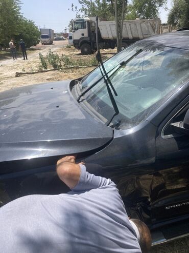 Jeep: Jeep Grand Cherokee – yaş asfalt rəngli, tam ölçülü SUV — 12