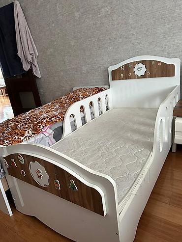 Yataq otağı dəstləri: Yataq otağı mebel dəsti Tərkibi: - İki sürgülü qapılı şkaf: bir qapı — 6