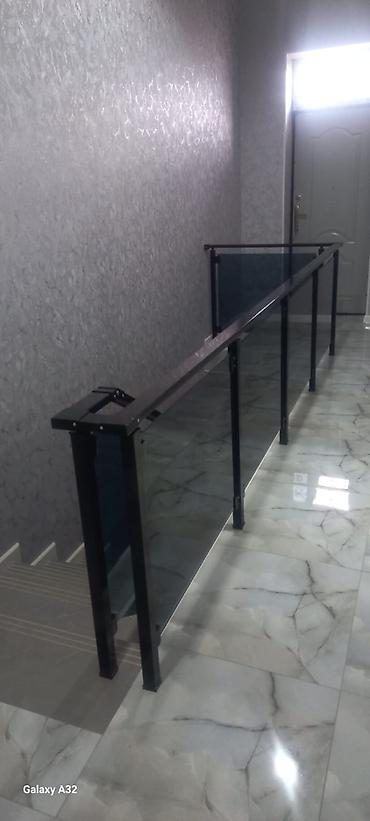 şuşe: Şüşə və metal kombinasiyalı pilləkən məhəccəri - Material: qara toz — 1