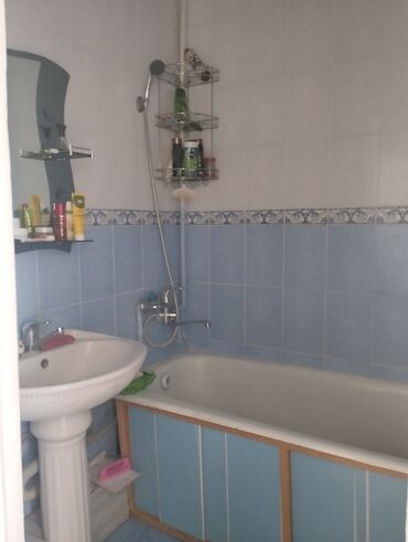 продается квартира в балыкчы в Кыргызстан | Уборка помещений: 3 комнаты, 63 м², 105 серия, 2 этаж, Электрическое отопление