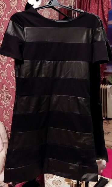 черное коктейльное платье: M (EU 38), цвет - Черный