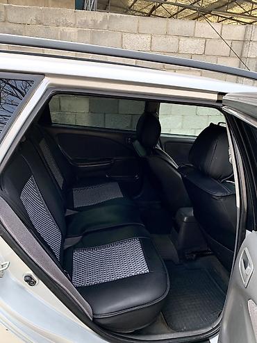 Toyota: Toyota Avensis: 1999 г., 2 л, Автомат, Бензин, Универсал at lalafo.kg — 9 Toyota: Toyota Avensis: 1999 г., 2 л, Автомат, Бензин, Универсал — 9