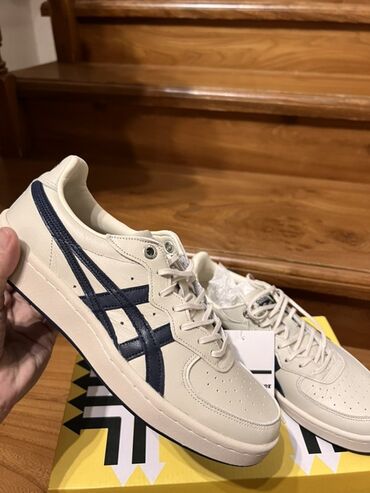 Кроссовки Onitsuka Tiger - Модель: низкие кеды с фирменными полосами
