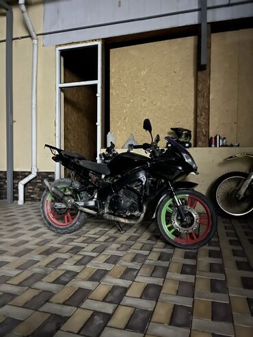 мотоцикил: Спортбайк Honda, Бензин