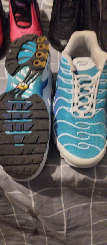 Mokasine: Mokasine, 39 — 33