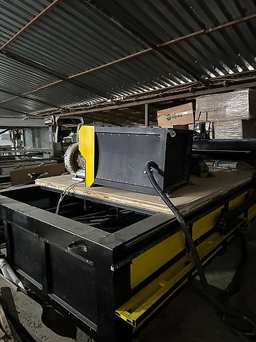 Другое оборудование для бизнеса: CNC dəzgahı ikinci əl, Türkiyə istehsalı, yaxşı vəziyətdə. Vakumludur — 2
