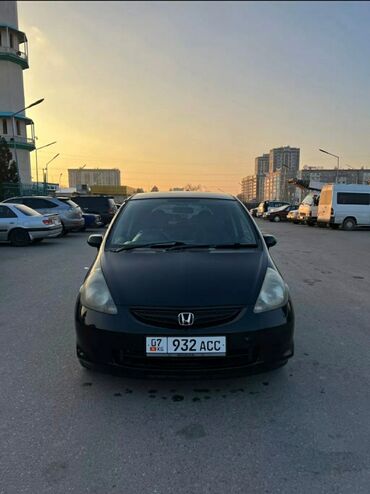 я ищу машину: Honda Fit: 2002 г., 1.3 л, Автомат, Бензин