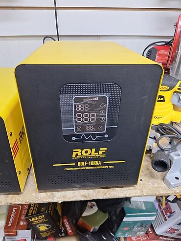 корпа: Стабилизатор напряжения ROLF ROLF-10KVA в ярко-желтом корпусе. Оснащен — 2