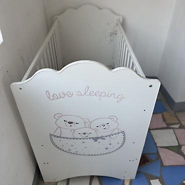 used bed: Детская кроватка белого цвета с классическими боковыми рейками и — 2