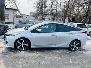 на электромобиль: Toyota Prius: 2019 г., 1.8 л, Вариатор, Электромобиль, Седан — 3