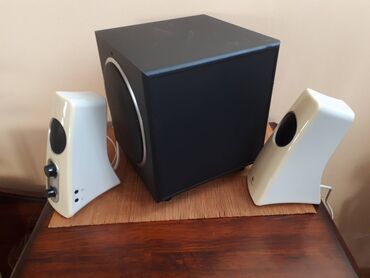 Zvučnici i stereo sistemi: Logitech Z4i (Slika 1. 2. 3. i 4. ) - 5000 dinara Odlican zvuk, nema — 5