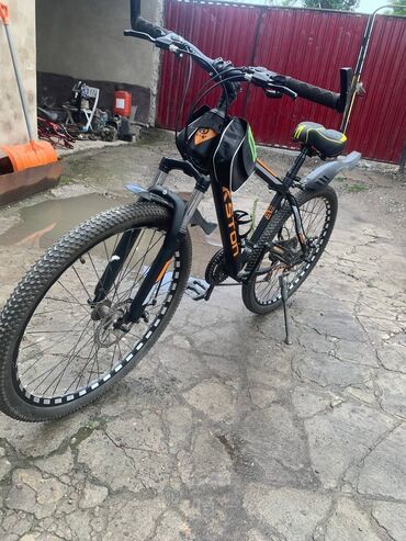 кроссовый велосипед: В продаже 3 велосипеда Новый(оранжевый) 10,500 колёса 26 диаметра