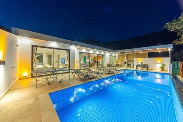 xacmazda ev: 200 м², 2 комнаты, С бассейном