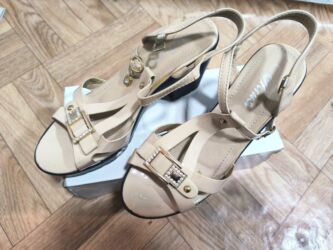 купить зимнию обувь: Хорошие босоножки