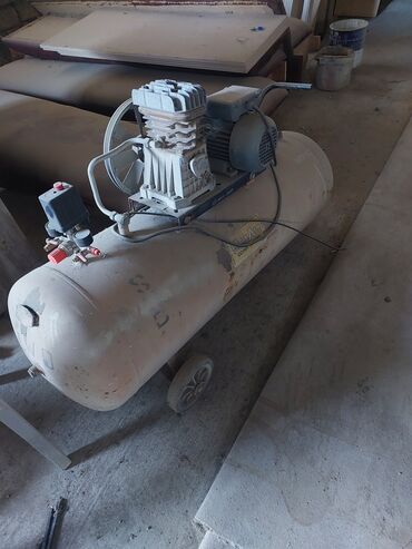 Mişarlar: YaşılAir (etiketdə “Air Air/Compressor” oxunur) stasionar hava