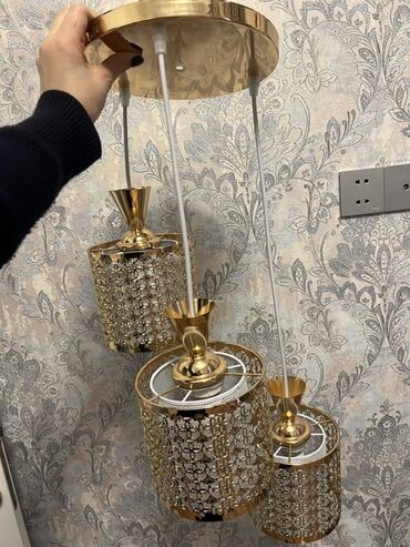 tort şəkilləri: Çılçıraq, 3 lampa, Metal