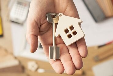 срочно продаётся 1 комнатная квартира в районе ошского рынка: 1 комната, Бытовая техника, Банные принадлежности, Круглосуточное заселение