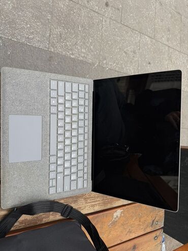 ноутбук с подсветкой: Ноутбук Microsoft Surface Laptop (серия с Alcantara-покрытием) -