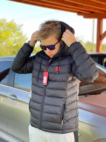 Zimske jakne: Hugo Boss muška jakna

Novo
Veličine s m l xl 2xl 3xl — 3