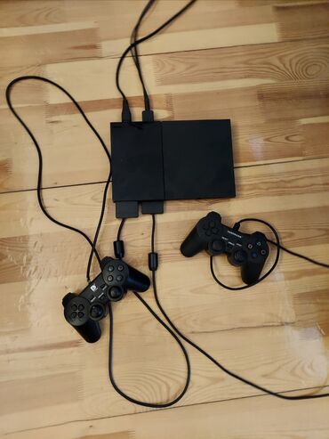 ps2 fat: Salam. Playstation əla vəziyyətdədir. 90% oyunu açır. Üstündə bütün