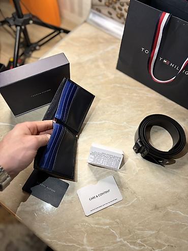 Digər aksesuarlar: Tommy Hilfiger kişi aksesuar dəsti Dəst tərkibi: - Kəmər: Qara rəng — 8