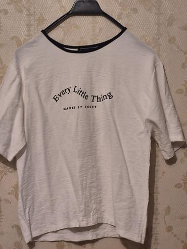 it sekis: Qadın T-shirt - Rəng: ağ - Ön hissədə yazı: “Every Little Thing – — 1