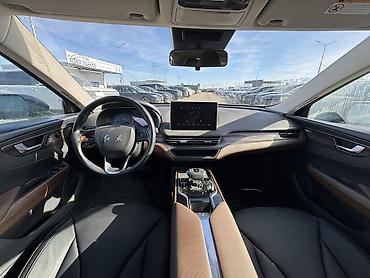 Другие автомобили: Hongqi E-QM5 Hongqi E-QM5 — китайский электрический седан E-класса — 9