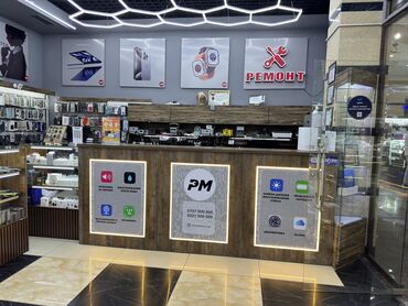 вешалка напольная цена: Продаю мастерские столы для ремонта телефонов 3шт по метру