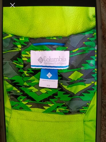 Верхняя одежда: Яркая детская зимняя куртка Columbia с капюшоном, для детей 8-12 лет — 18