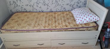 продаю спортивные костюмы: Спальный гарнитур, МДФ
