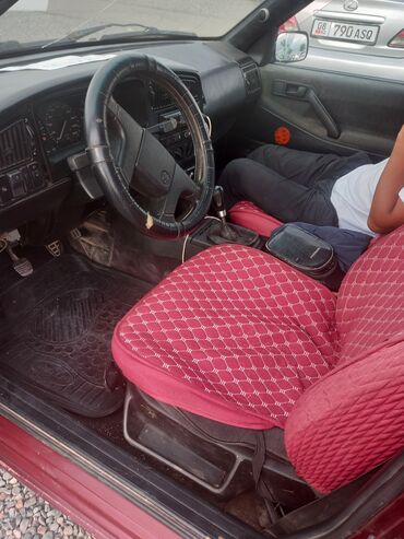 Volkswagen: Volkswagen Passat: 1991 г., 1.8 л, Механика, Бензин, Универсал