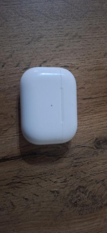 музык: Зымсыз ичине салынуучу кулакчындар, Apple, AirPods 4, Колдонулган — 3