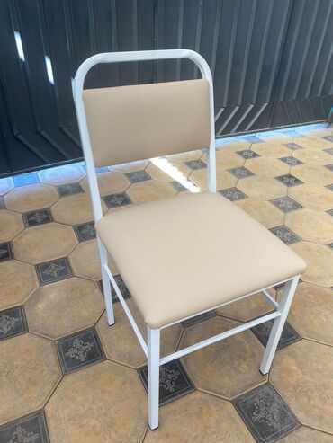 Стулья для кухни: Продаются железные стулья. Цена окончательна Доставка есть Стулья — 11