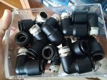 nerj boru: Pnevmatik boru birləşdiriciləri – 90° bucaq adapterləri - Material