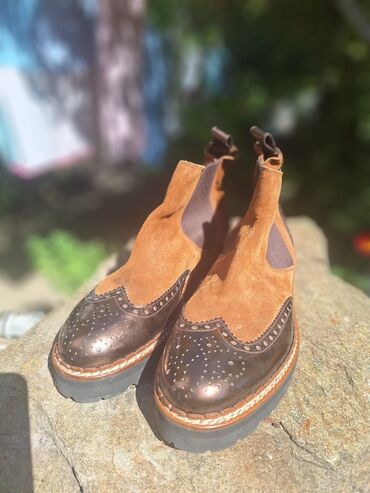 Gležnjače: Ženske kratke čizme – više modela Muške cipele. cena od 30 do 60 — 24