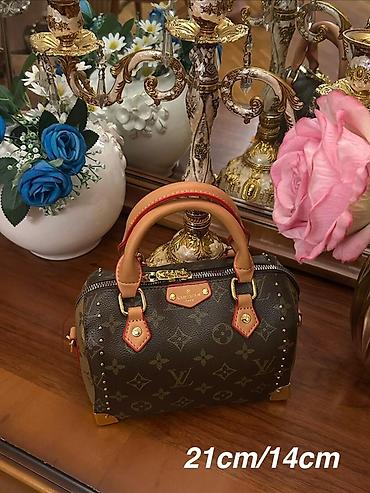 Çantalar: Əl çantası, Louis Vuitton — 3