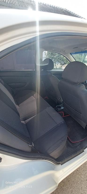 chevrolet aveo oluxanasi: Chevrolet Aveo sedan – ağ rəng Texniki xüsusiyyətlər: - Ban: sedan - — 5