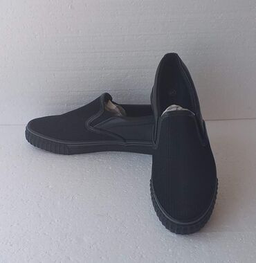 Women's Sneakers and athletic shoes: 40 — 10