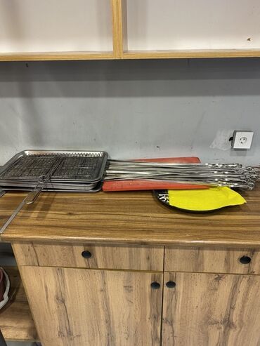 Boçkalar və çəlləklər: Manqal aksesuarları dəsti
Setka, 50 eded sis, daska hamisi 1 qiymete