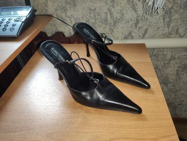 бирюзовые туфли: Туфли 38.5, цвет - Черный