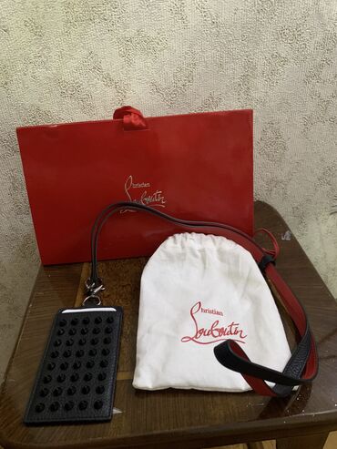 qara çanta: Christian Louboutin markasının kart qabını satıram dubaiden hədiyyə
