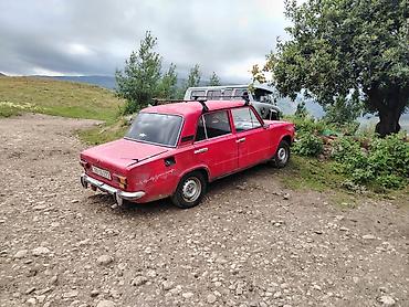 ВАЗ (ЛАДА): VAZ 2101, qırmızı rəng, sedan kuzov, 4 qapı. Xüsusiyyətlər: - Arxa — 6