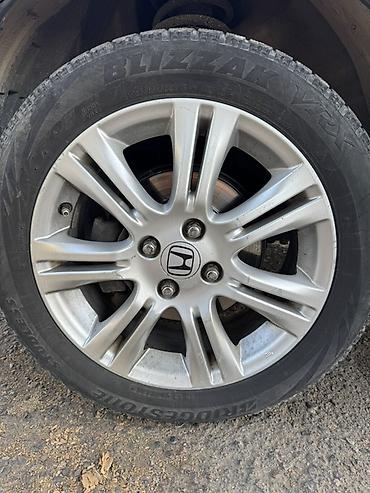 Шиналар жана дисктер: Комплект зимних колес на дисках Honda. - Шины: Bridgestone Blizzak — 1