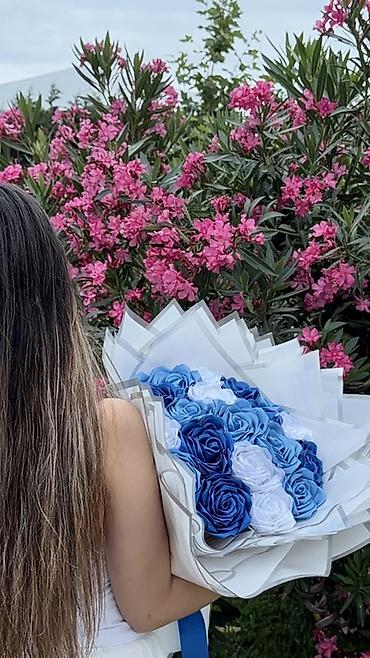 qizil güller: Mavi çalarların harmoniyasında gül buketi - Tərkib: tünd mavi, mavi — 3