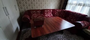 �������� 2 ������������ в Кыргызстан | КОМПЛЕКТЫ СТОЛОВ И СТУЛЬЕВ: Продаётся угалок стол и 2 стульями